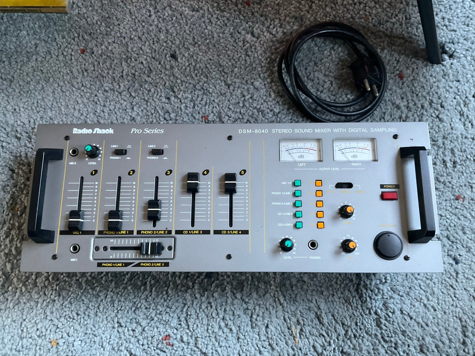 Radio Shack Pro Series DSM-8040 Digital Sampling Mixer, Ophalen, Zo goed als nieuw