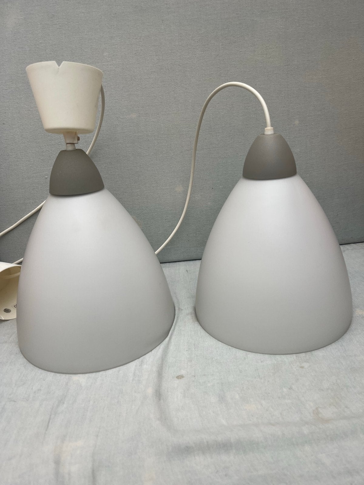Set van 2 moderne hanglampen met matte glazen kap, Ophalen, Gebruikt, Glas, E27 (groot)