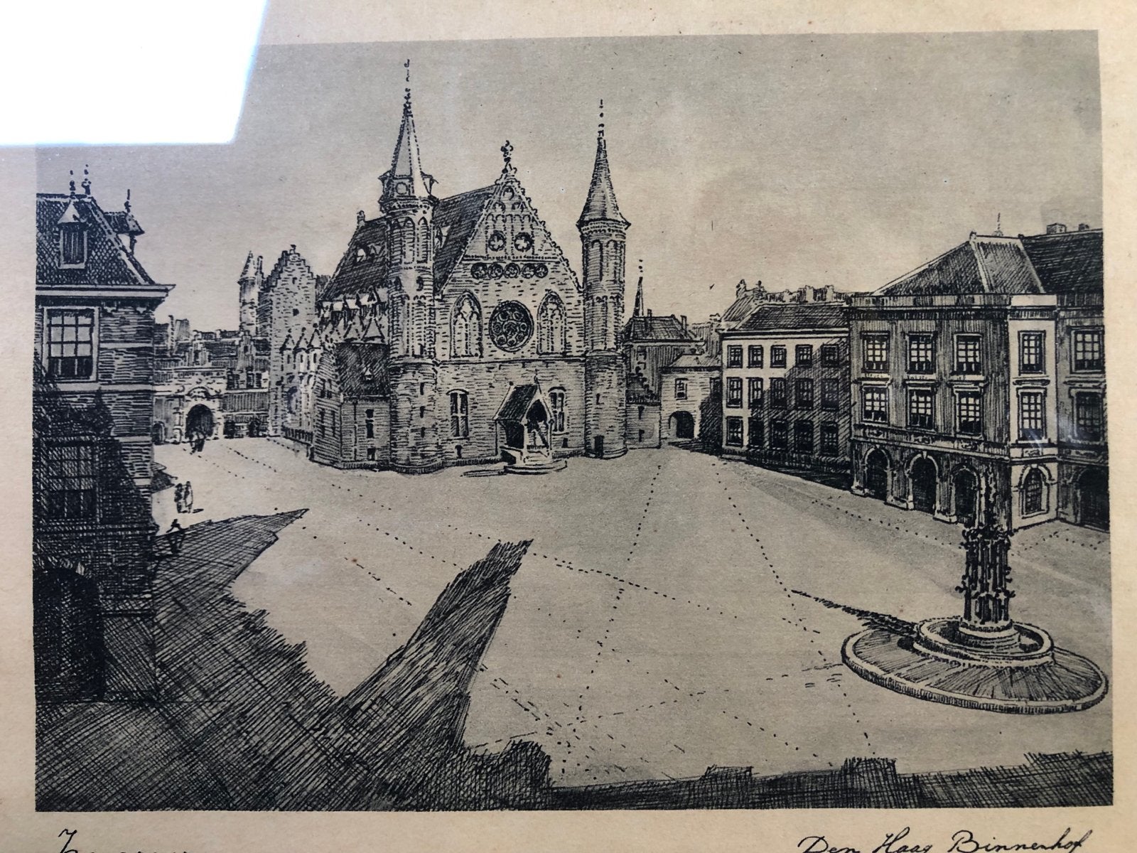Jan Zwerver - Gedetailleerde pentekening Binnenhof Den Haag, Antiek en Kunst, Ophalen of Verzenden, Tekening, Pentekening, Achter glas