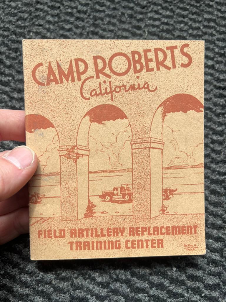 WO2 Amerikaans Camp Roberts Field Artillery Pocket Guide, Amerika, Verzenden, Boek of Tijdschrift