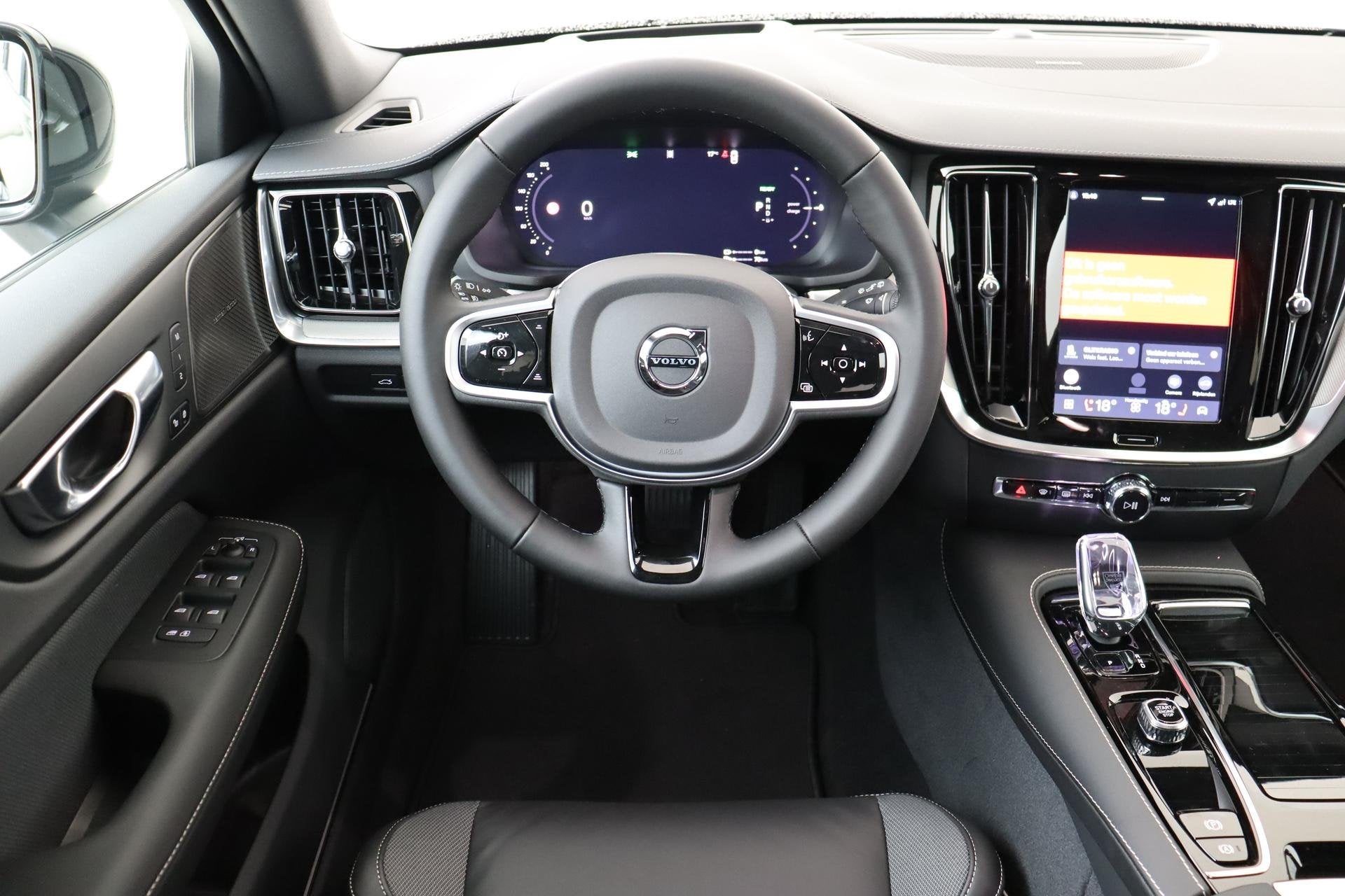 Volvo V60 T8 PLUG-IN HYBRID AWD ULTRA PERFORMANCE ED. DARK -, Auto's, Automaat, 12 maanden, Stof, Euro 6