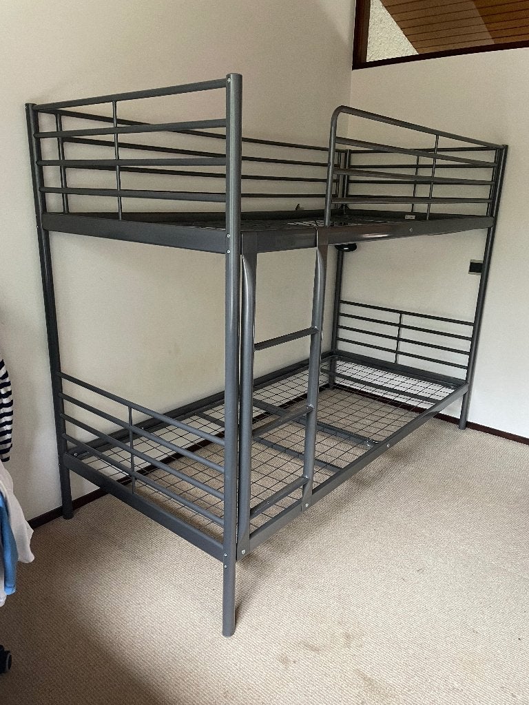 IKEA Stapelbed SVÄRTA 90x200 cm, 2-persoons, Huis en Inrichting, Slaapkamer | Stapelbedden en Hoogslapers, Ophalen, Gebruikt, 90 cm