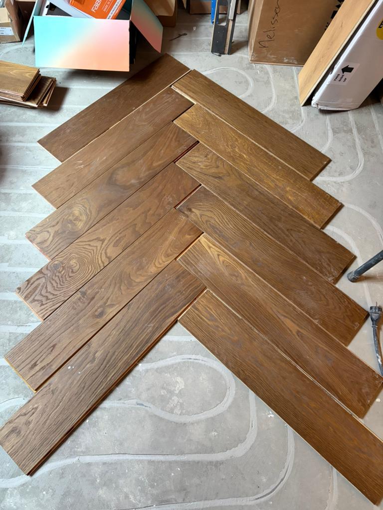 Eikenhouten visgraat parketvloer (€35 per vierkante meter), Nieuw, 10 m² of meer, 10 tot 30 cm, Hout