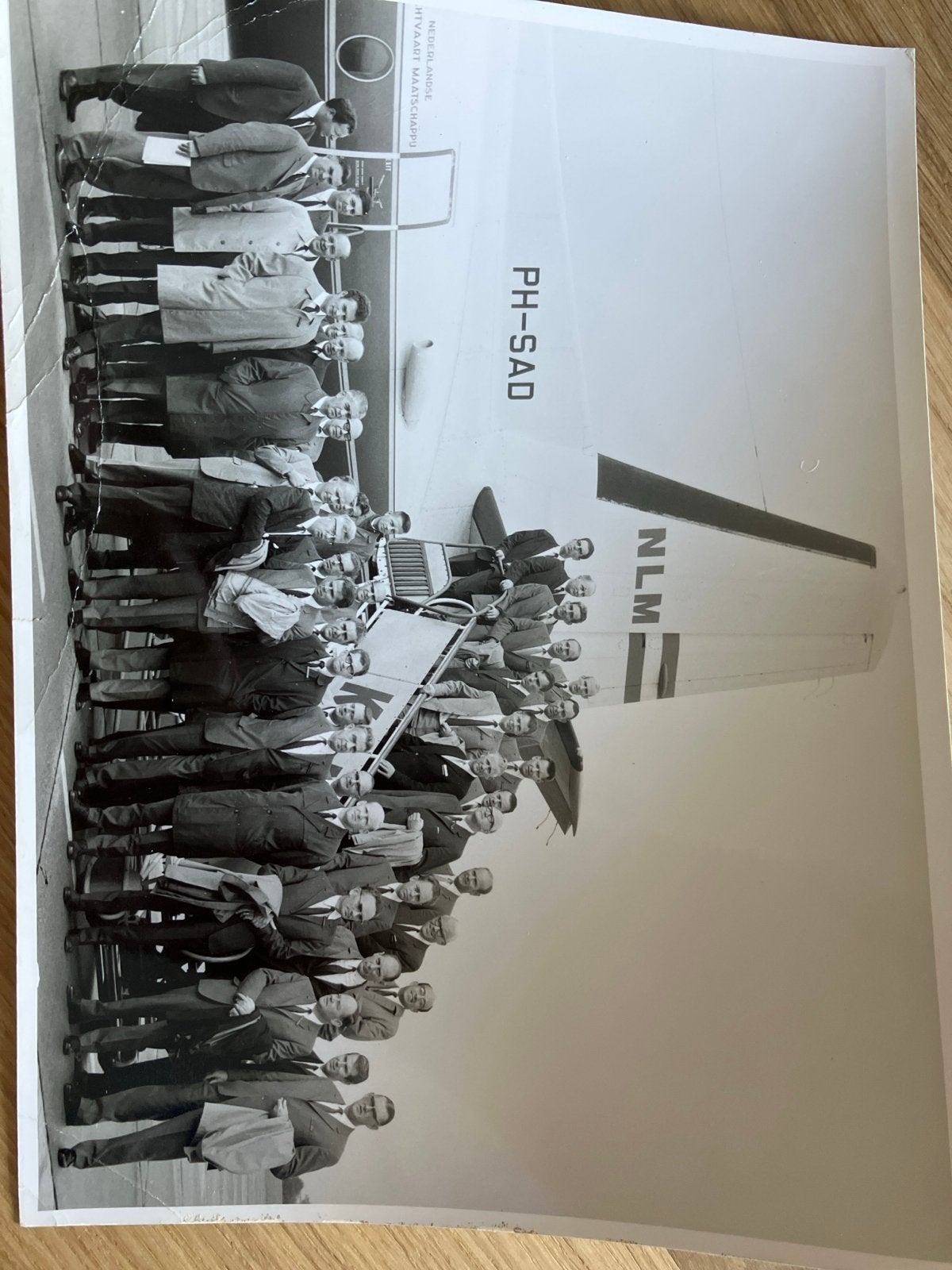 Zeldzame NLM PH-SAD Vliegtuig Foto met Personeel, 1960 tot 1980, Gebruikt, Foto, Ophalen of Verzenden