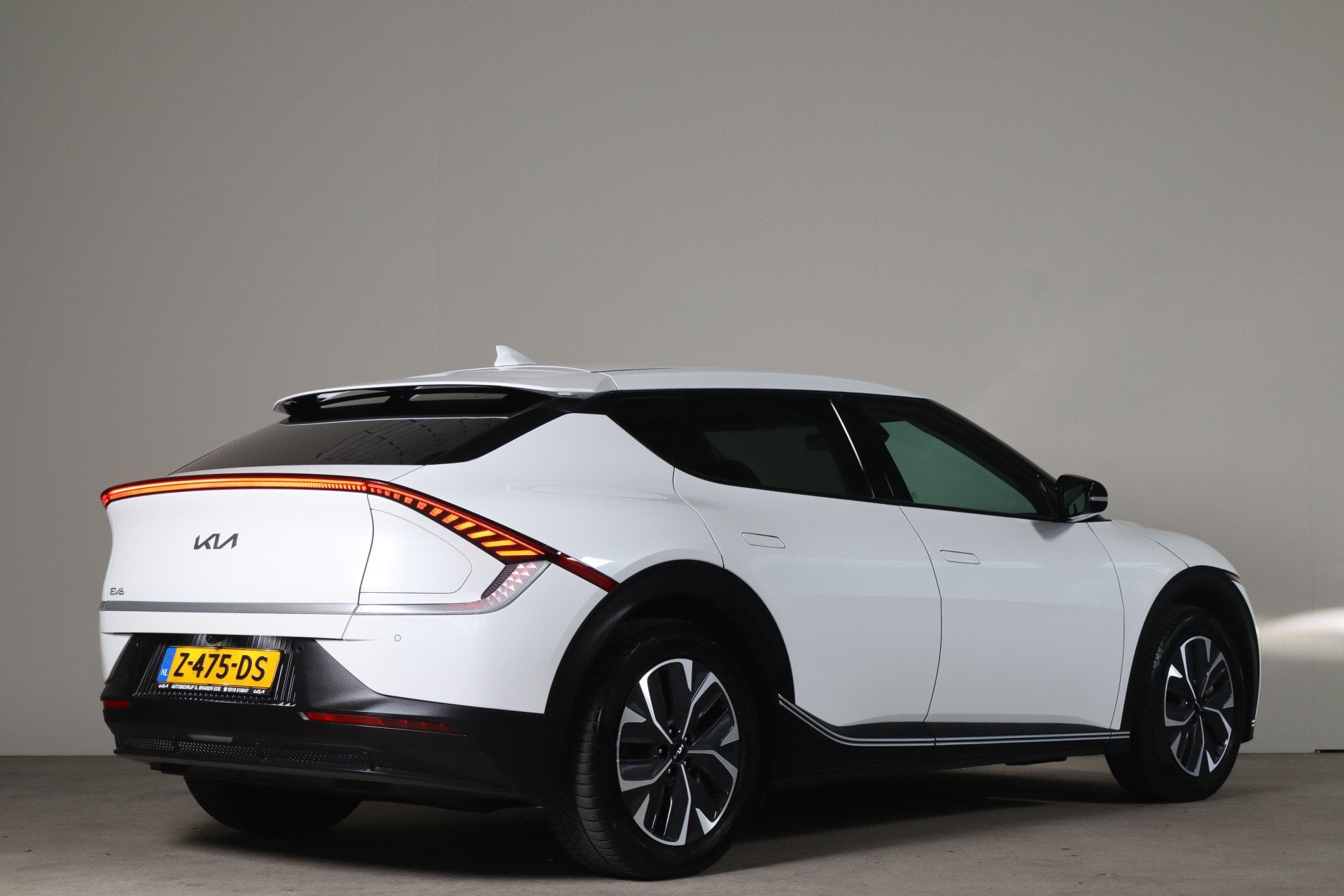 Kia Ev6 Light Edition 58 kWh SOH 100% - NL- Auto! Stoel+Stuu, Auto's, Gebruikt, 750 kg, Leder en Stof, Wit