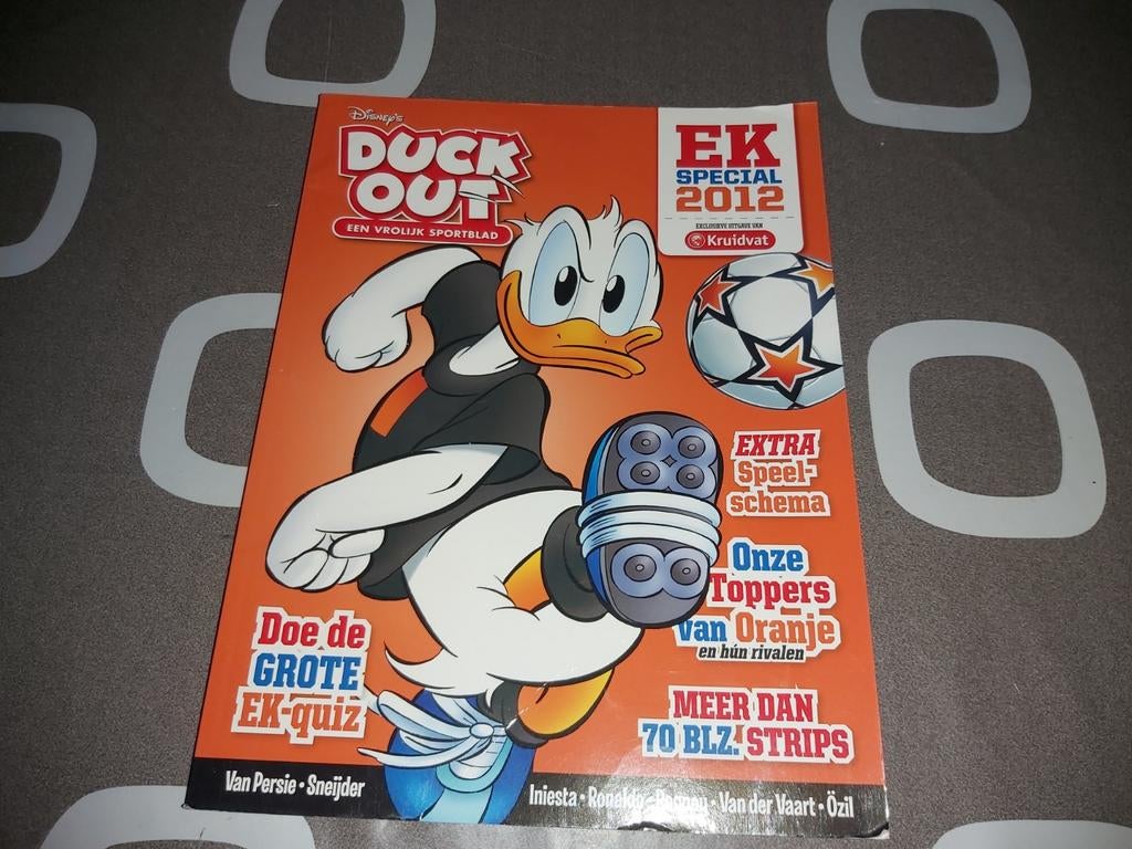 Donald Duck. Duck Out. Ek Special 2012. Stripboek., Boeken, Stripboeken, Eén stripboek, Ophalen of Verzenden, Zo goed als nieuw