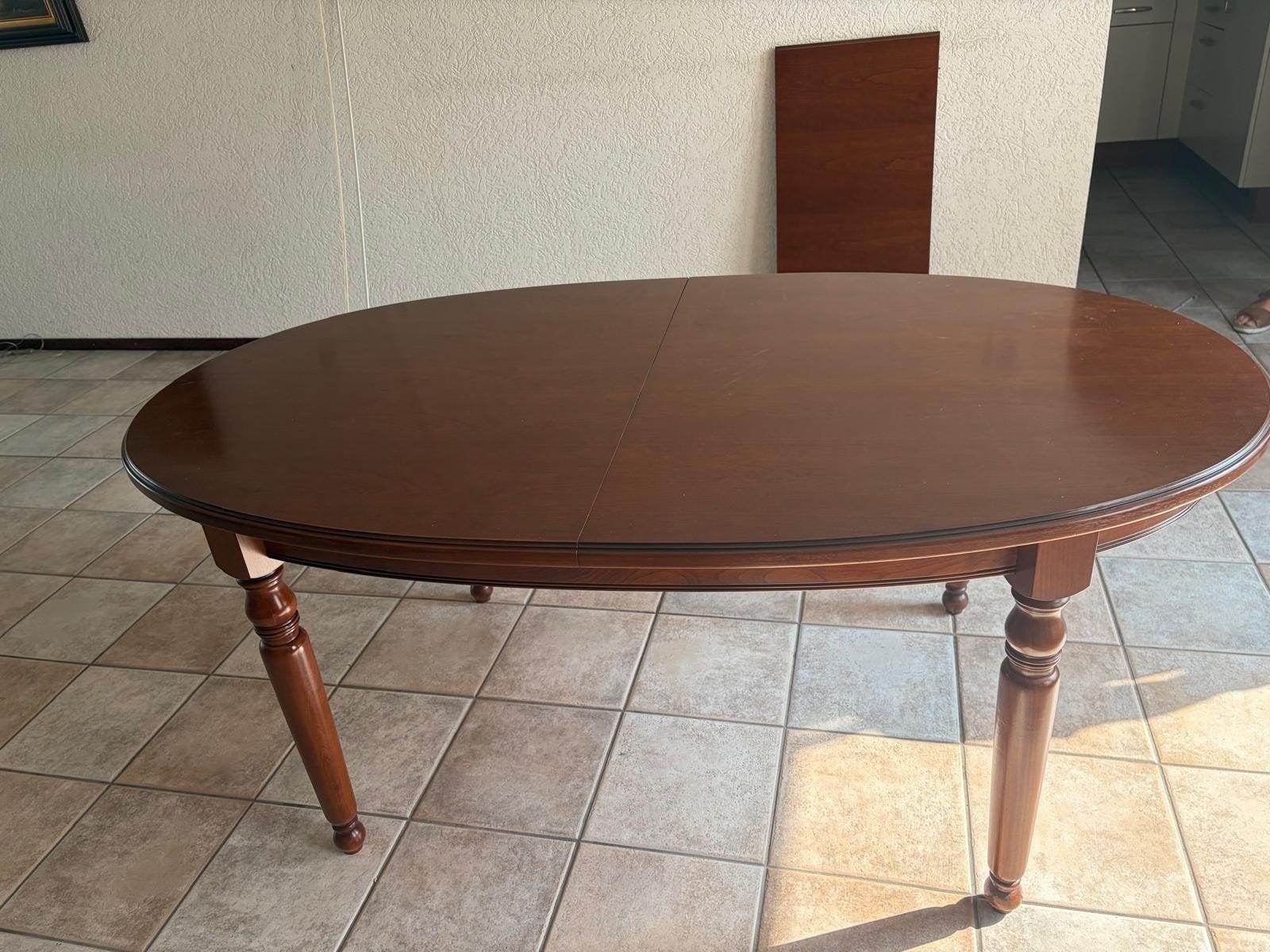 Uitschuifbare ovale eettafel van kersenhout, Huis en Inrichting, Tafels | Eettafels, Ophalen, Gebruikt, Klassiek, 50 tot 100 cm