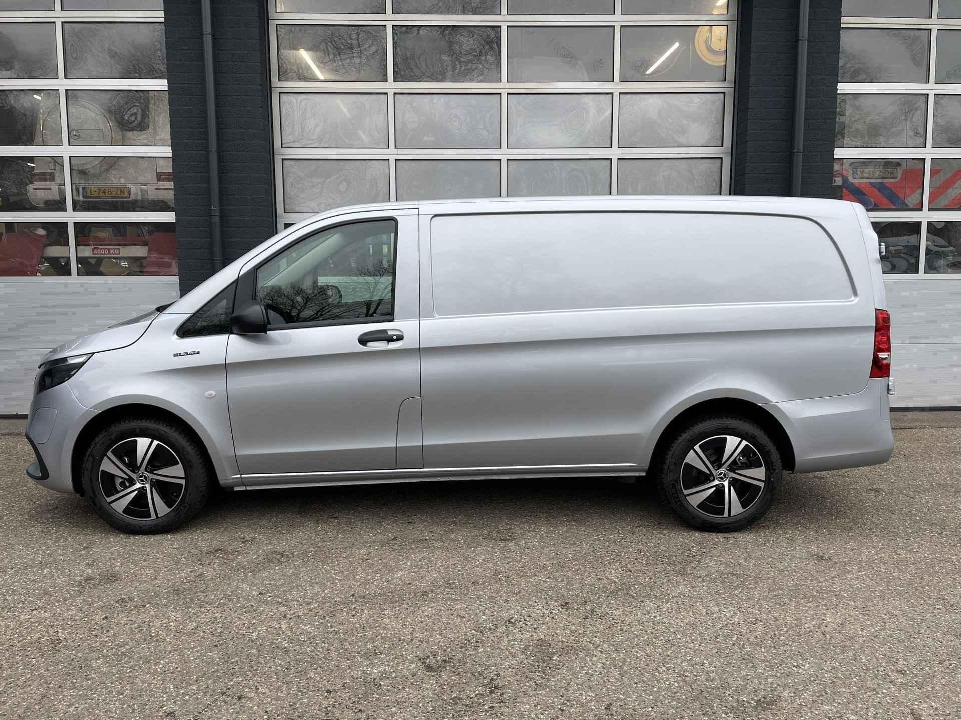 Mercedes-Benz eVito eVito 112 L2 60 kWh Mercedes-Benz eVito, Auto's, Bestelauto's, Stof, 116 pk, Mercedes-Benz, Zilver of Grijs