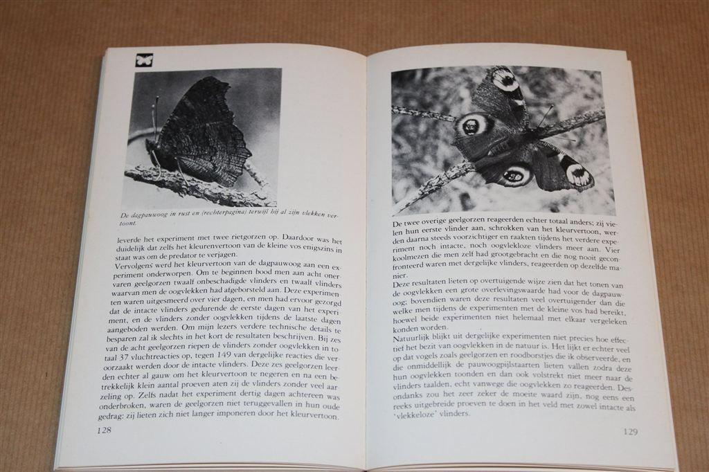 In \'t Vrije Veld [Niko Tinbergen] — Autobiografie Ethologie, Boeken, Dieren en Huisdieren, Ophalen of Verzenden, Gelezen, Honden