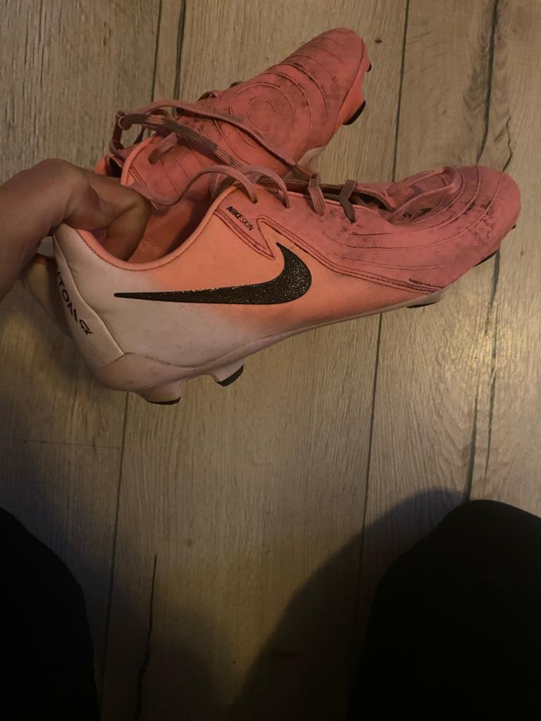 Nike roze voetbalschoenen maat 39 (valt als 38), Ophalen of Verzenden, Gebruikt, Schoenen