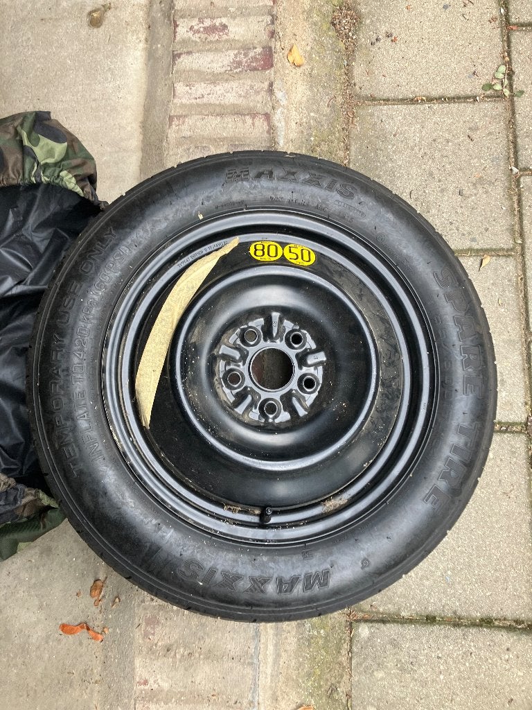 Thuiskomer/reserveband Toyota RAV4 2015 met hoes, Ophalen, Zo goed als nieuw