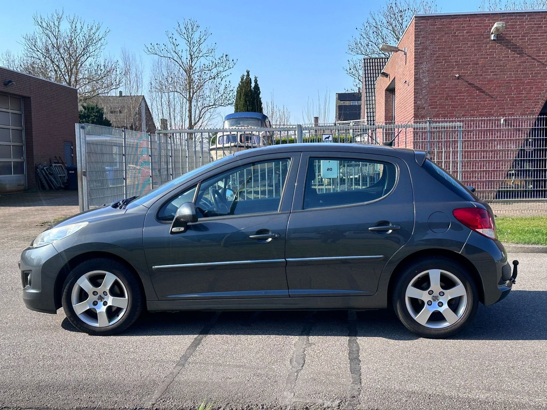 Peugeot 207 1.6 VTi XS 5DR*Cruise*Trekhaak*Clima*NAP*LM velg, Auto's, Voorwielaandrijving, Gebruikt, Origineel Nederlands, Bedrijf