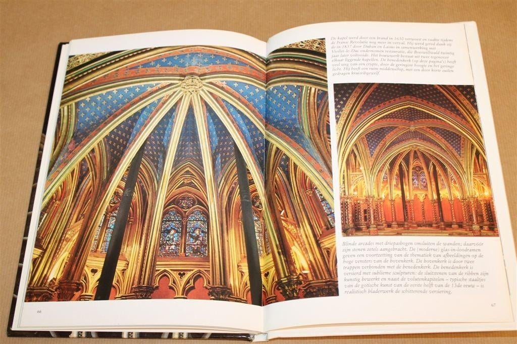 Notre-Dame en Sainte-Chapelle — Parijs Fotoboek, Ophalen of Verzenden, Gelezen, Europa