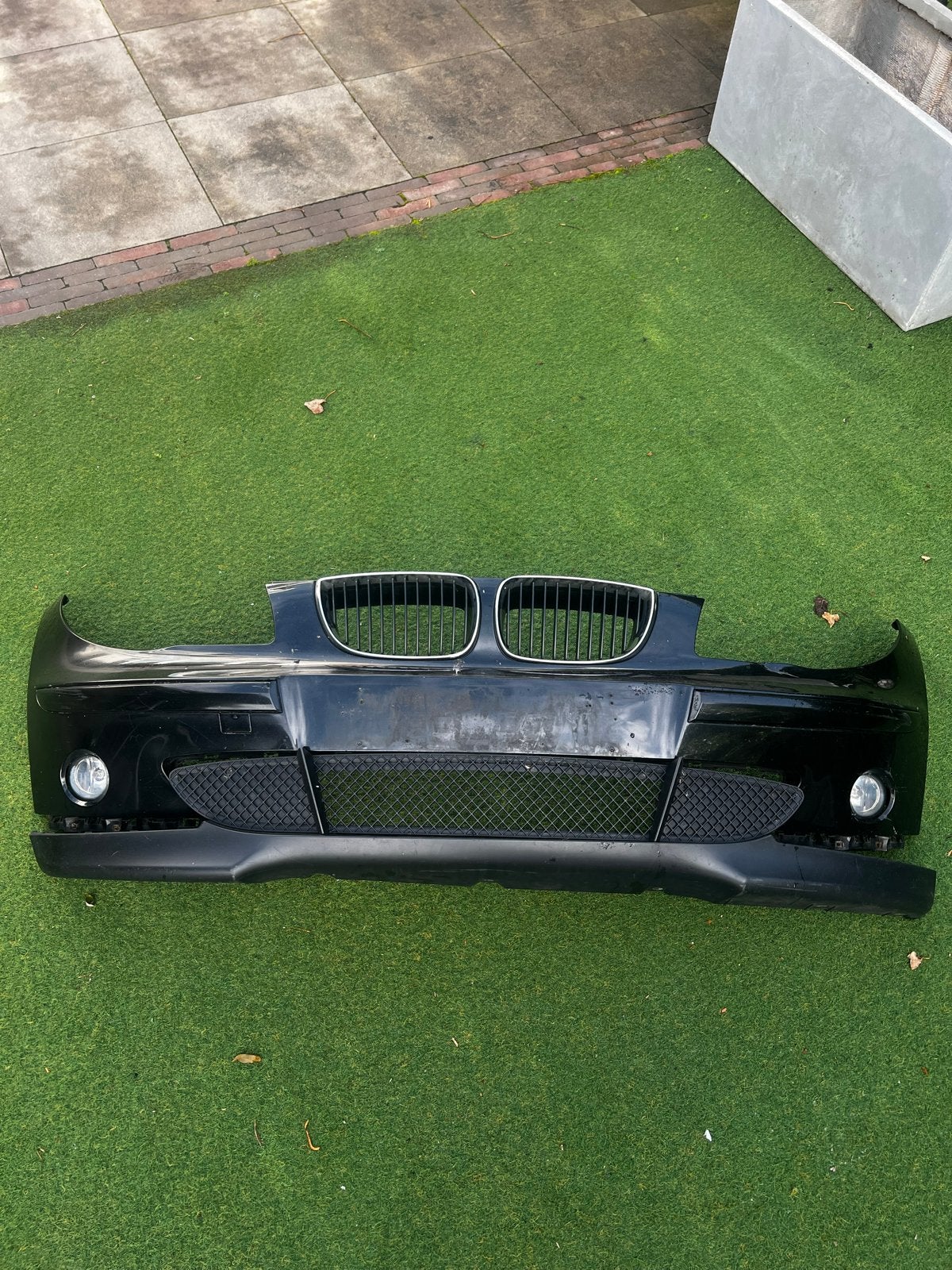 BMW 1 Serie E87 Voorbumper Zwart met Mistlampen, Ophalen, Gebruikt, Voor, Bumper