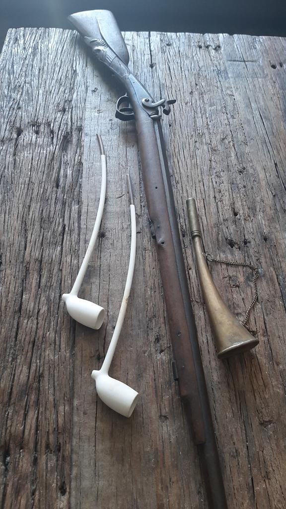 Antieke voorlader jachtgeweer  incl kleipijpen en jachthoorn, Antiek en Kunst, Ophalen of Verzenden