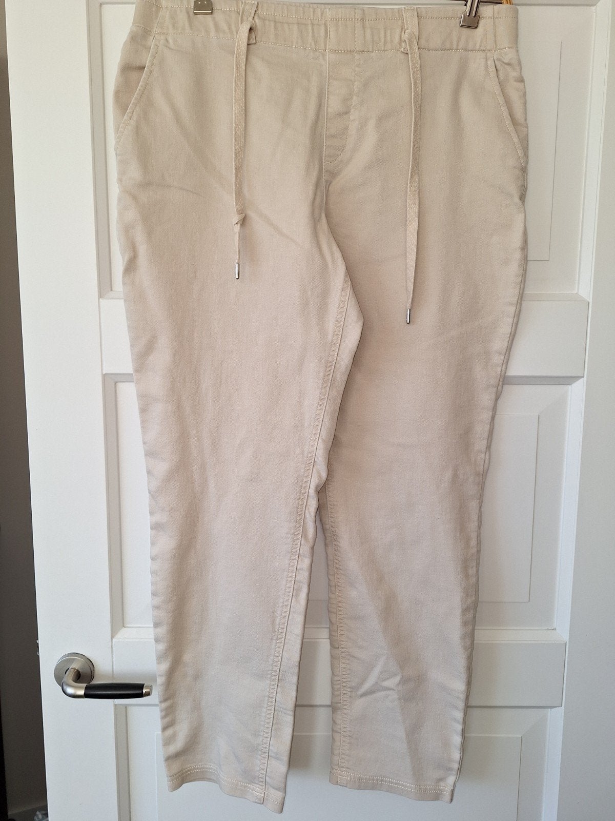 Broek C&A mt 42 44 Nieuwstaat, Beige, Maat 42/44 (L), Ophalen of Verzenden, Zo goed als nieuw