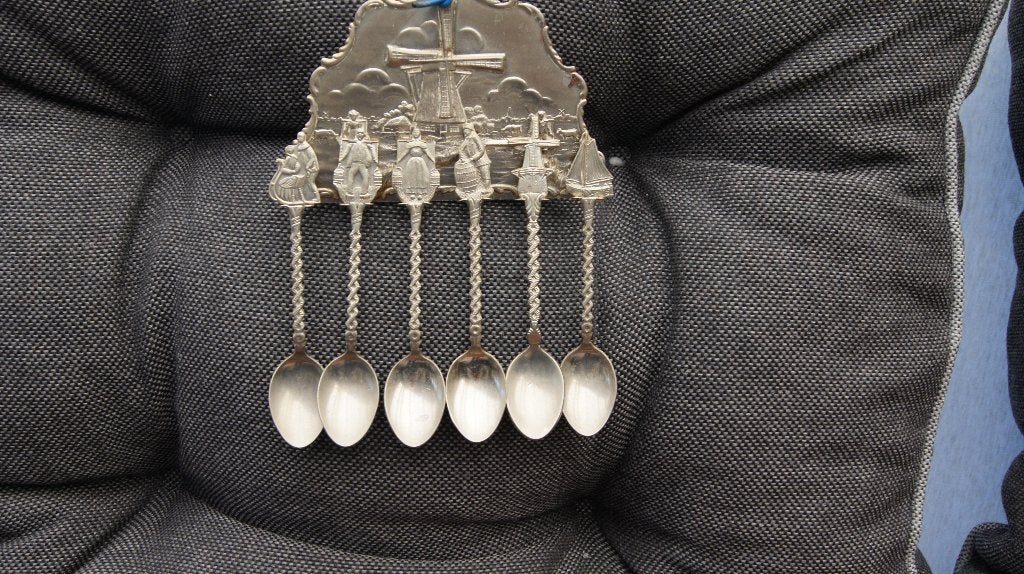 Muurhanger met lepeltjes / doosjes lepeltjes, Antiek en Kunst, Antiek | Bestek, Ophalen of Verzenden