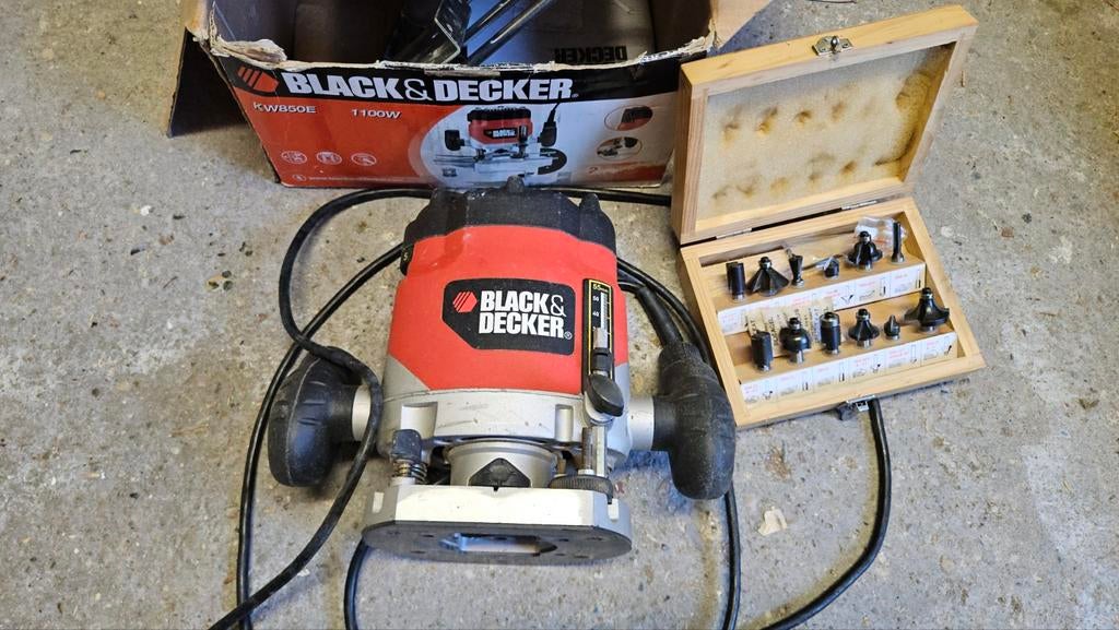 Hout frees Black & Decker kw850e met frezen, Verzenden, Elektrisch, Bovenfrees