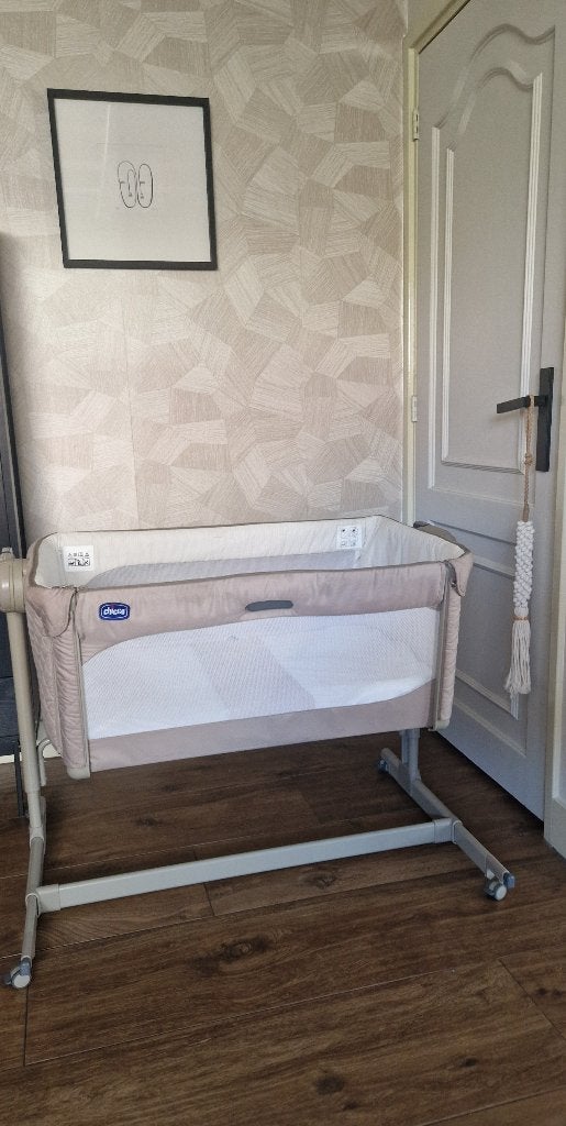 Chicco Next2Me Magic Co-sleeper + matrasje & Nunki lakentje, Kinderen en Baby's, Babywiegjes en Ledikanten, Ophalen, Gebruikt