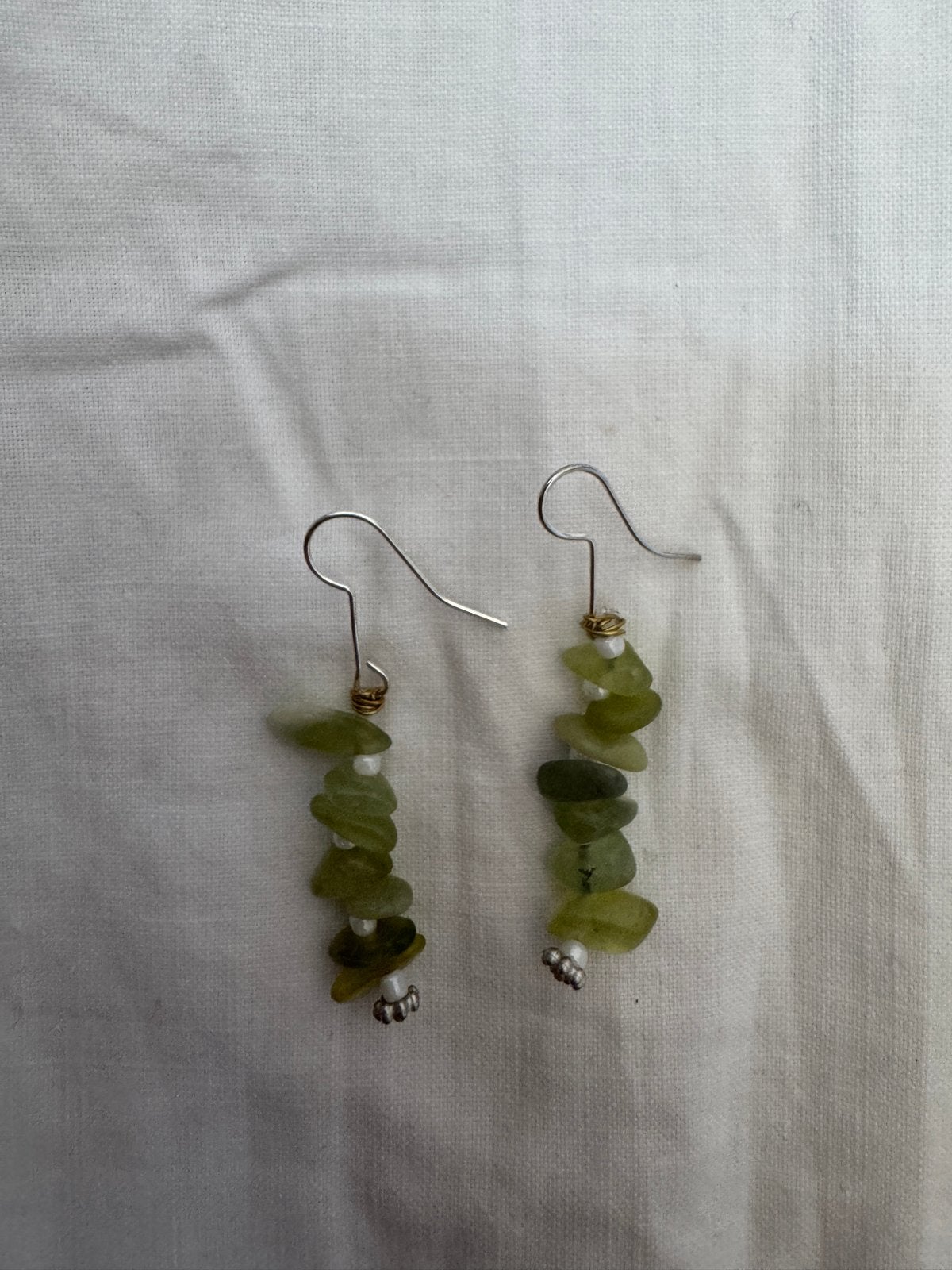 Handgemaakte oorbellen met groene steentjes, Sieraden, Tassen en Uiterlijk, Oorbellen, Overige materialen, Hangers, Nieuw, Ophalen of Verzenden