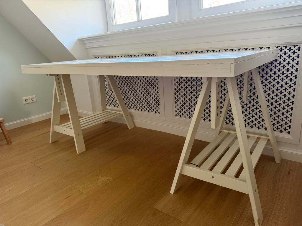 Wit houten tafel / bureau op schragen poten en ladekastje, Huis en Inrichting, Tafels | Eettafels, Ophalen, Gebruikt, Rechthoekig