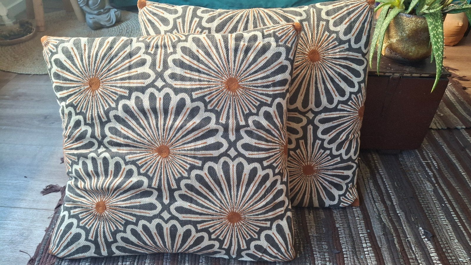 Didi kussens 50x50 cm met bloemen /mandala patroon, Ophalen, Gebruikt, Grijs, Vierkant