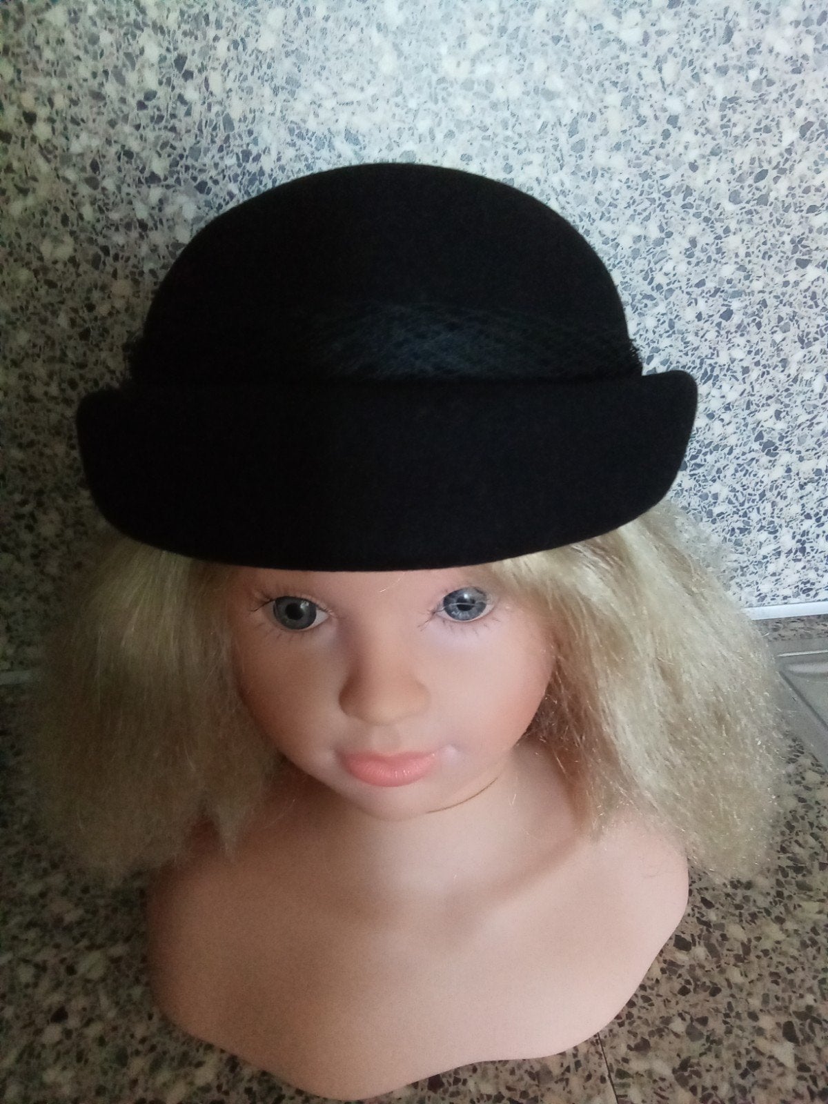zwarte dames / meisje hoed, dopje, vilt, Kleding | Dames, Ophalen of Verzenden, Gedragen, One size fits all