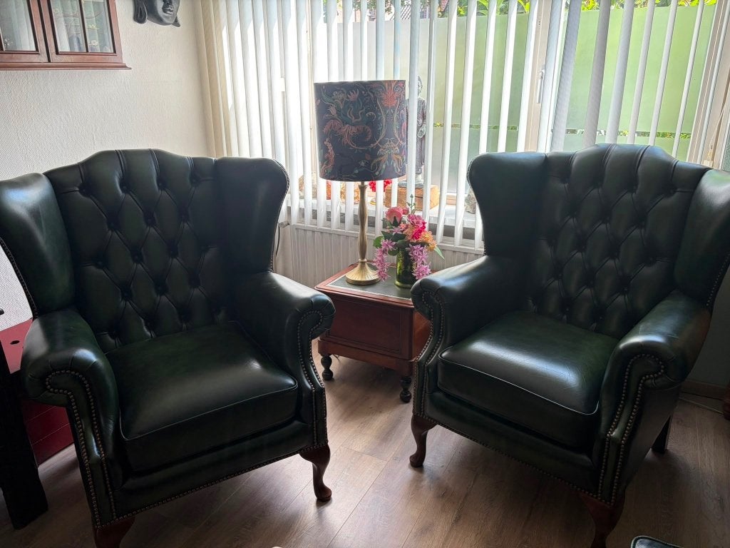 2 Springvale Chesterfield High Chairs + hocker, Ophalen