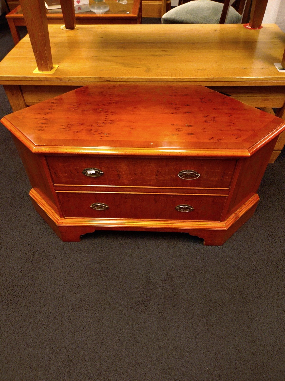 Uniek taxus houten  hoekkastje  met lades - en salontafel, Ophalen, Gebruikt, Klassiek, Onbekend
