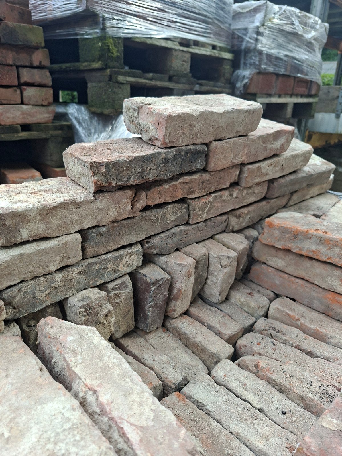 680 stuks zeer oude gebikte metselstenen 19,5x4,3x10 cm, Ophalen, Gebruikt