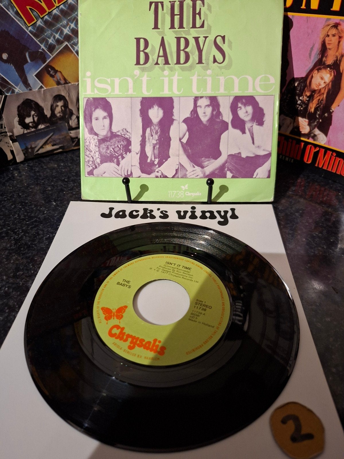 The Babys - Isn't It Time (7 inch vinyl single)1977/2, 7 inch, Ophalen of Verzenden, Zo goed als nieuw, Beschermende buitenhoes
