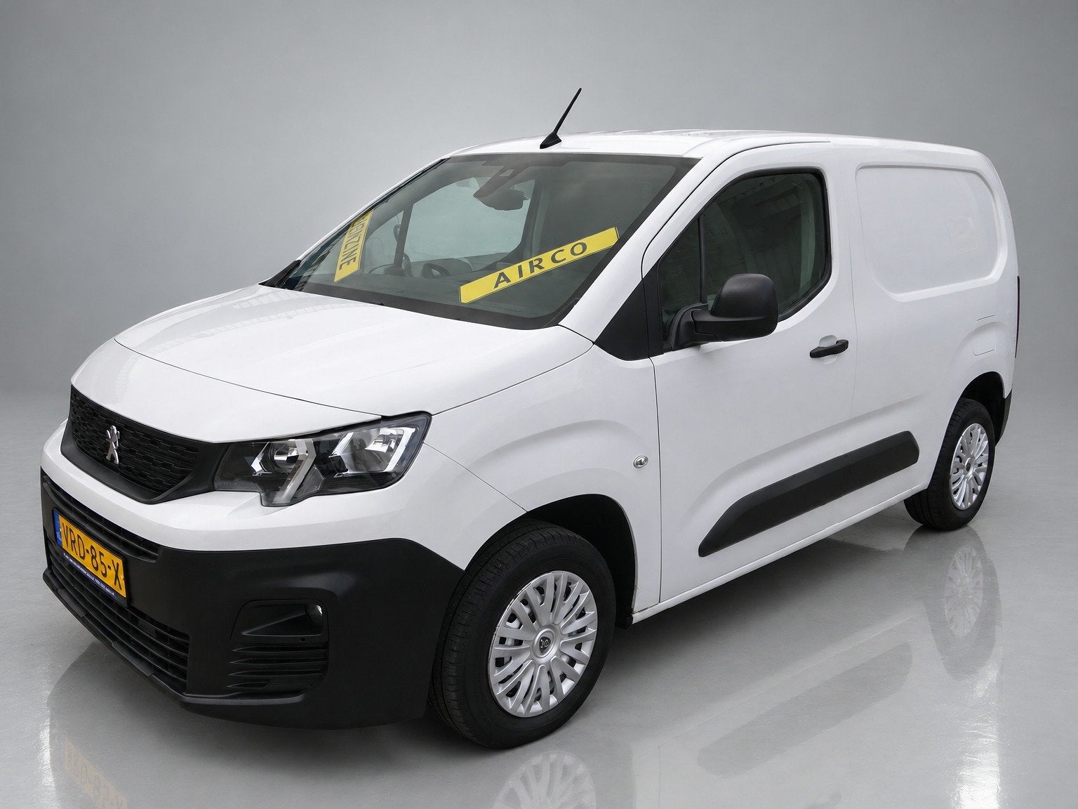 Peugeot Partner 1.2 PureTech Pro BENZINE AIRCO NAVI CRUISE C, Auto's, Voorwielaandrijving, Dealer onderhouden, Gebruikt, 1199 cc