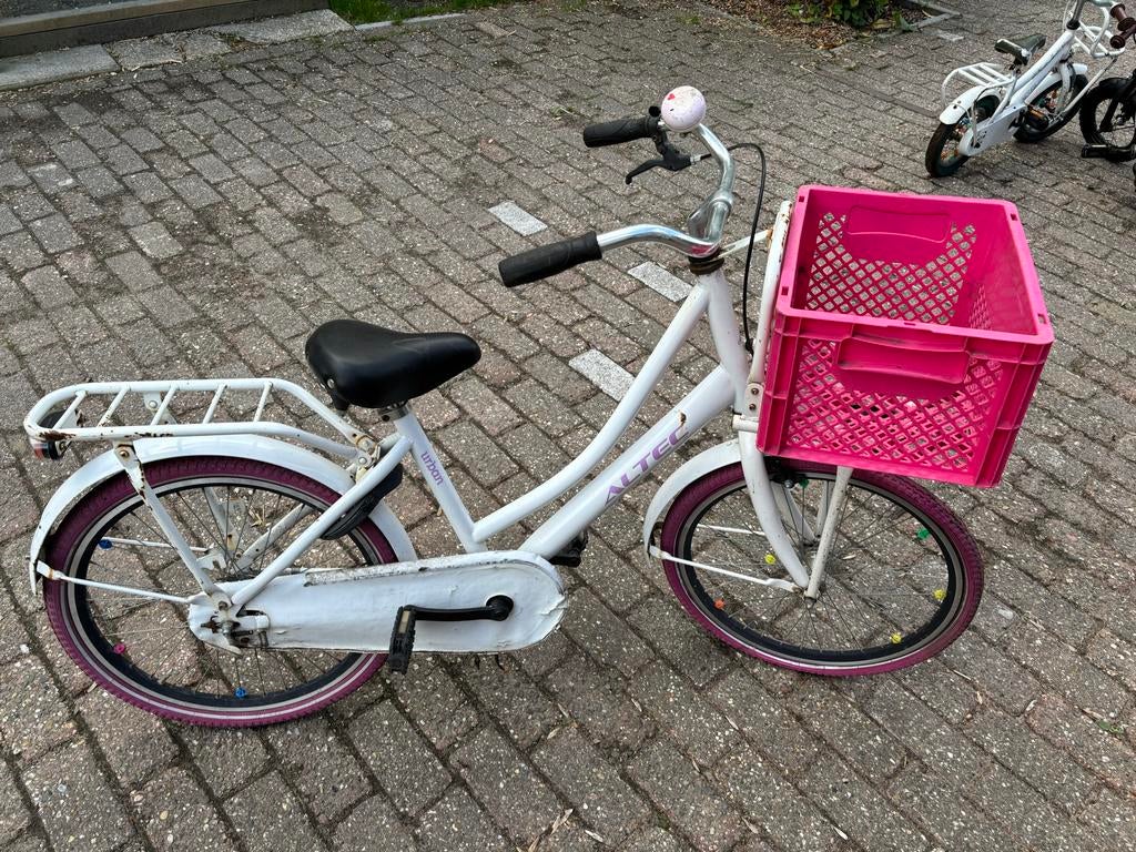 Altec Urban kinderfiets 22 inch met mand, Ophalen, Gebruikt, Terugtraprem, 22 inch