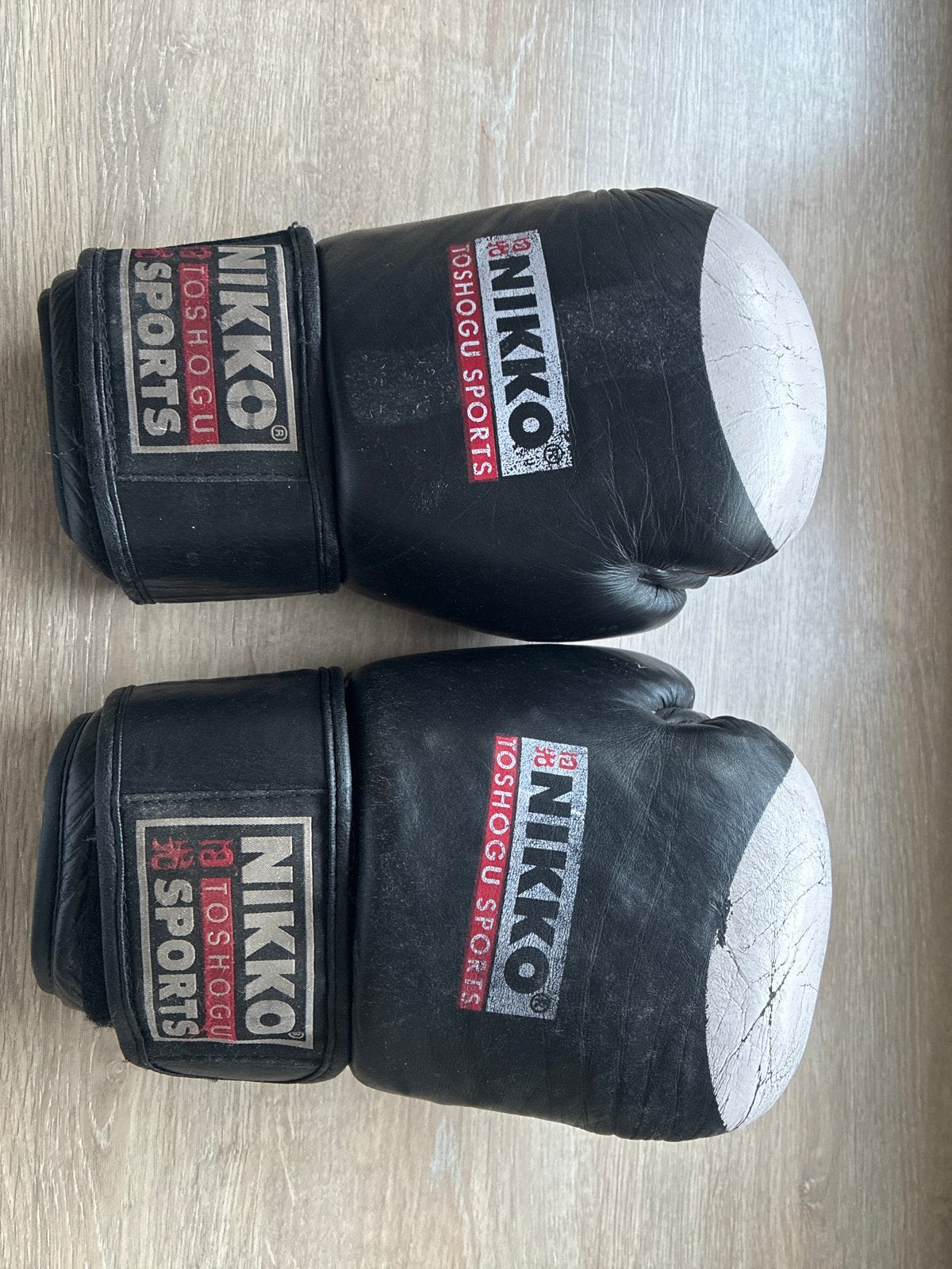 Nikko Toshogu Sports Bokshandschoenen, Ophalen, Gebruikt, Bokshandschoenen