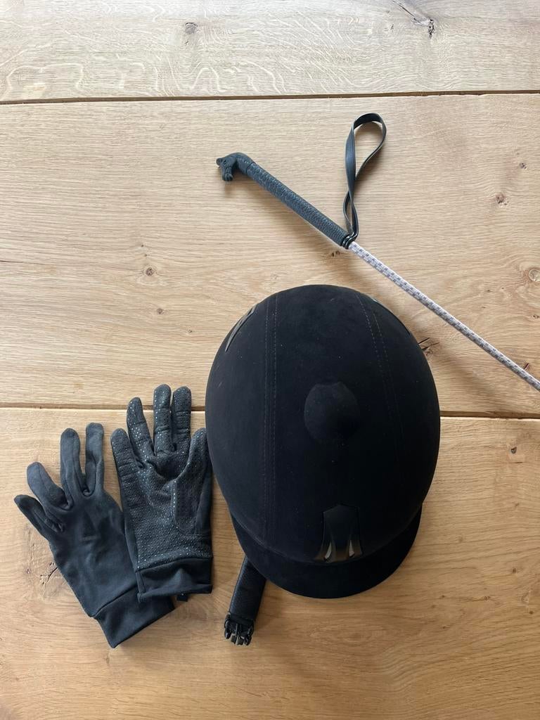 Paardrijset: helm, zweep en handschoenen, Ophalen of Verzenden, Zo goed als nieuw, Dressuur, Cap