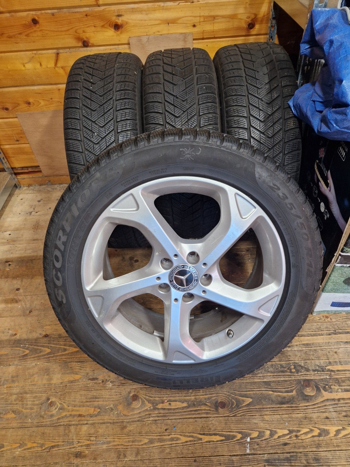 235-50-R18  lichtmetalen velgen met M&S banden Mercedes GLA, Auto-onderdelen, Ophalen, 18 inch, 235 mm, All Season