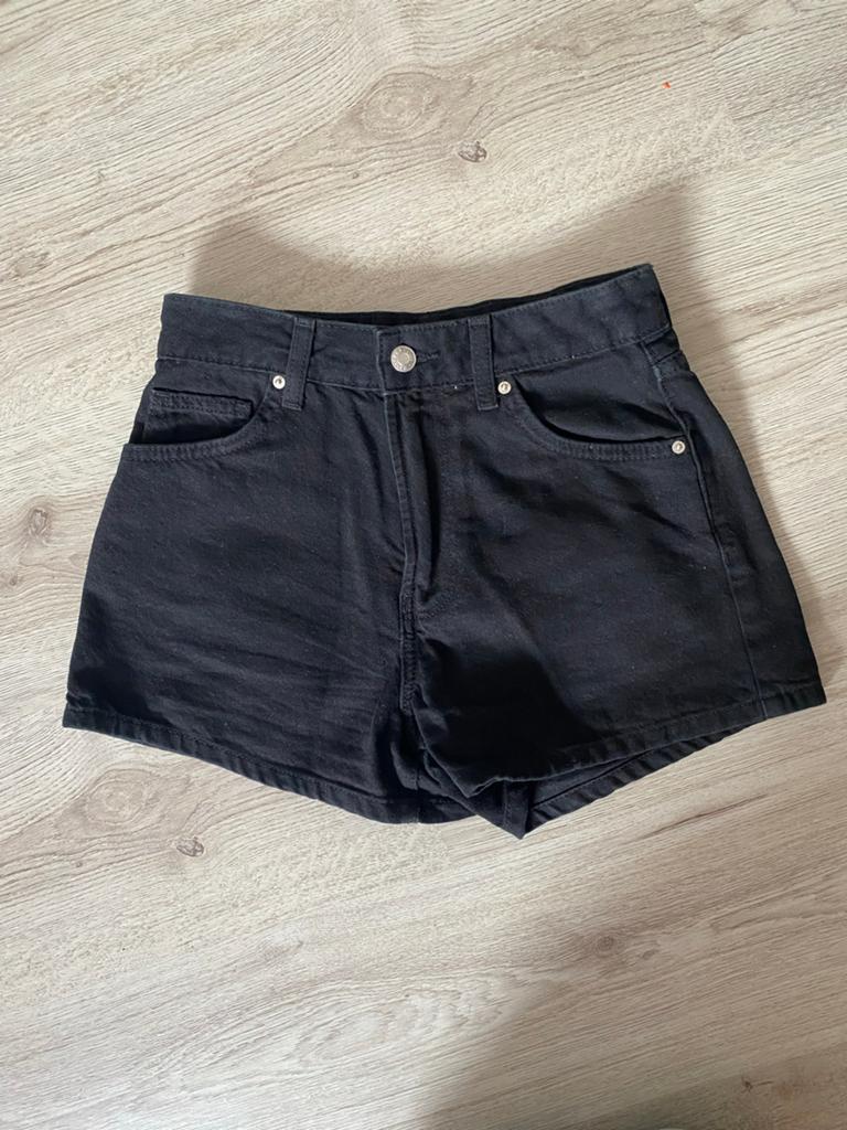 Bershka Zwarte Denim Shorts - Maat 34 (XS), Bershka, Ophalen of Verzenden, Zo goed als nieuw, Zwart