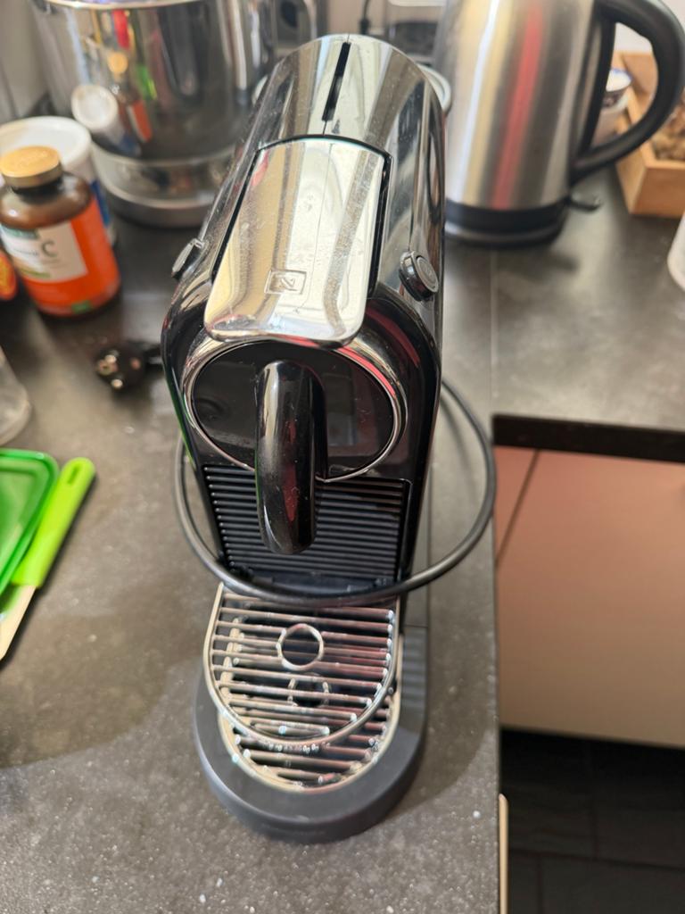 Nespresso Magimix Inissia Koffiecupmachine Zwart, Ophalen, Gebruikt, Espresso apparaat, 1 kopje