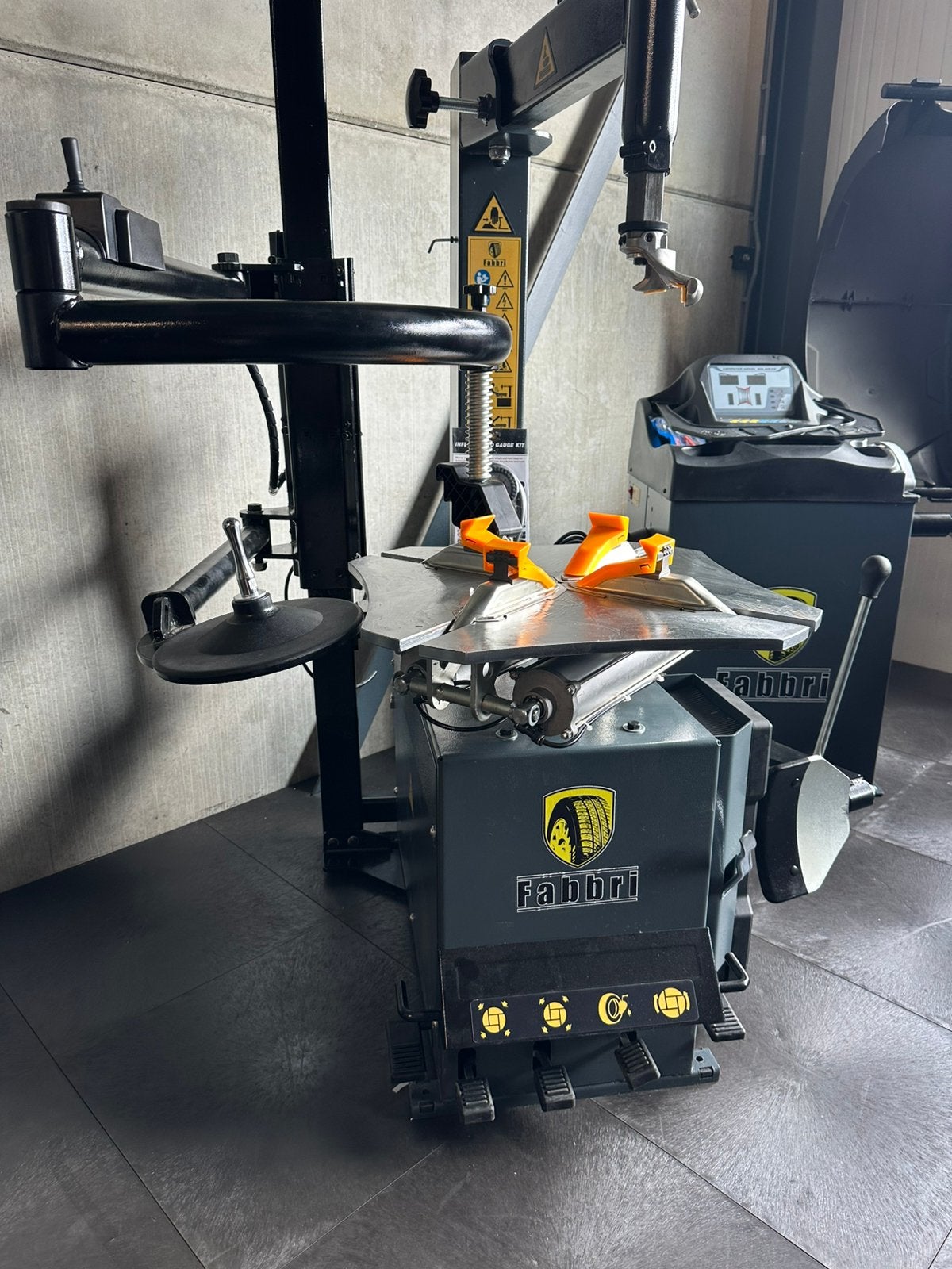 Fabbri bandendemonteermachine met hulparm ZH626F / Nieuw, Auto diversen, Ophalen, Nieuw