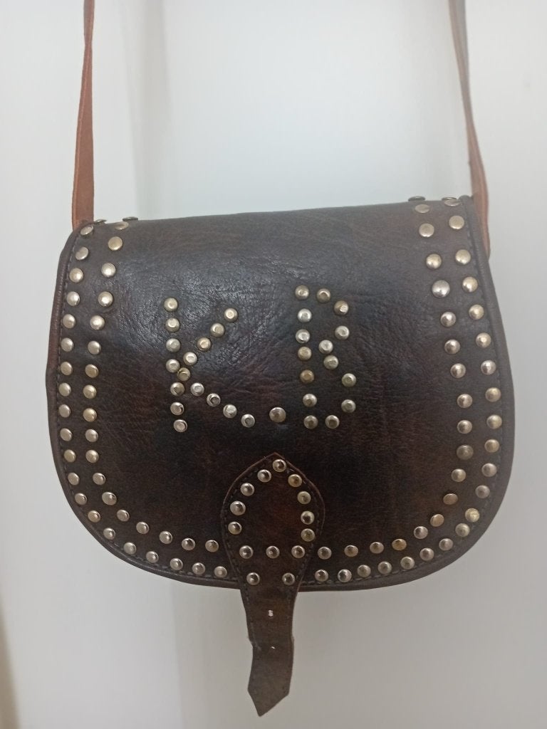 Donkerbruine leren tas met studs middelgroot, Ophalen of Verzenden, Gebruikt, Bruin, Schoudertasje