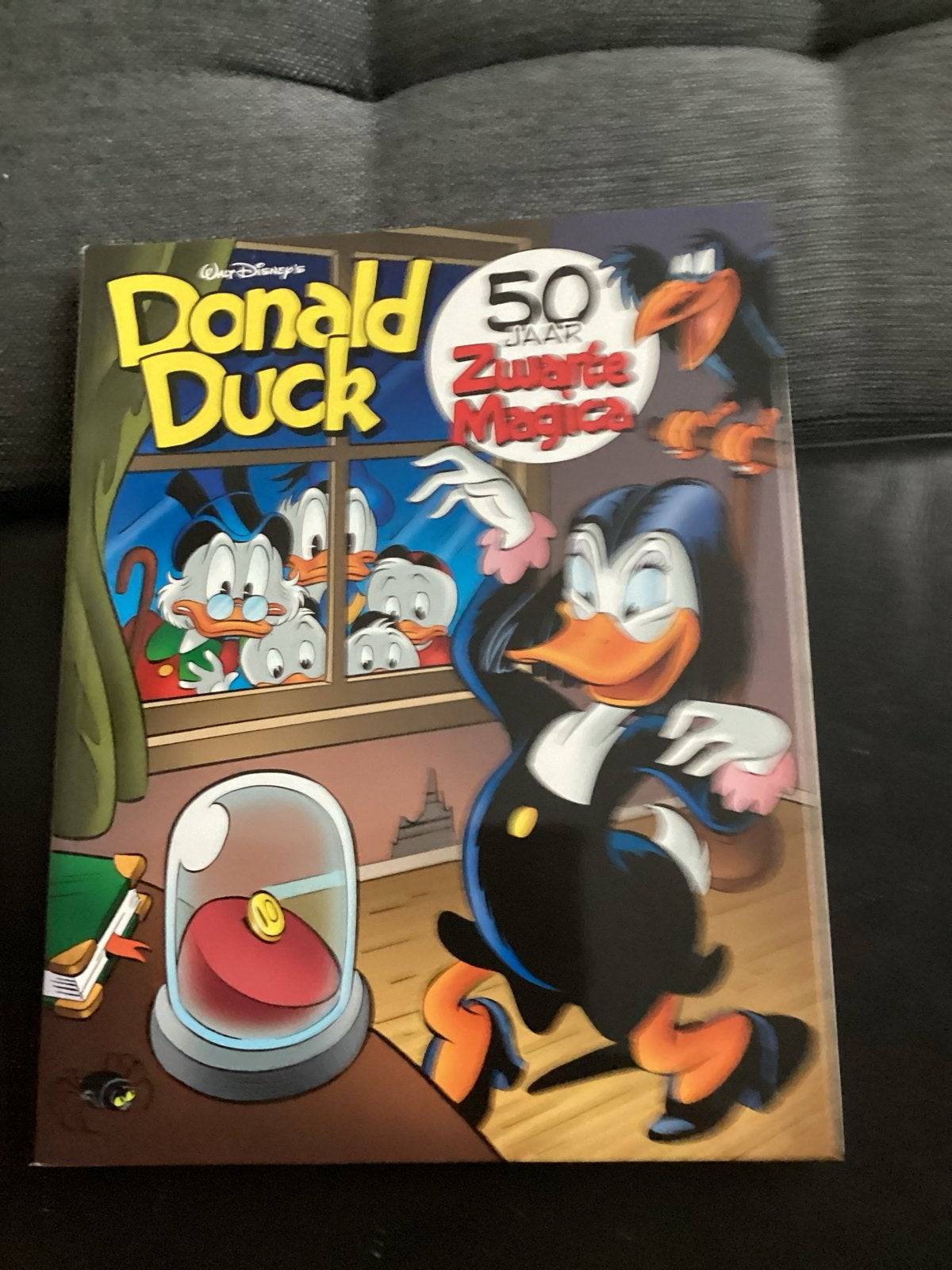 Donald Duck: 50 Jaar Zwarte Magica Stripboek, Eén stripboek, Ophalen of Verzenden, Zo goed als nieuw