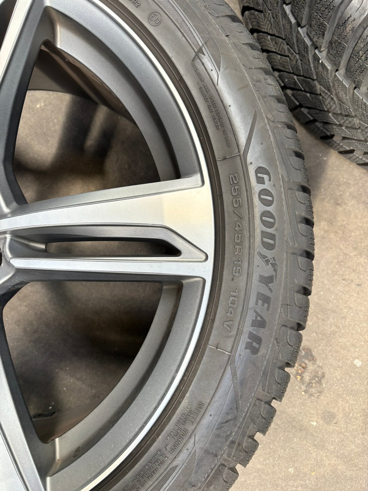 Volkswagen Tiguan 19 inch velgen te koop, 255 mm, Winterbanden, Personenwagen, Ophalen