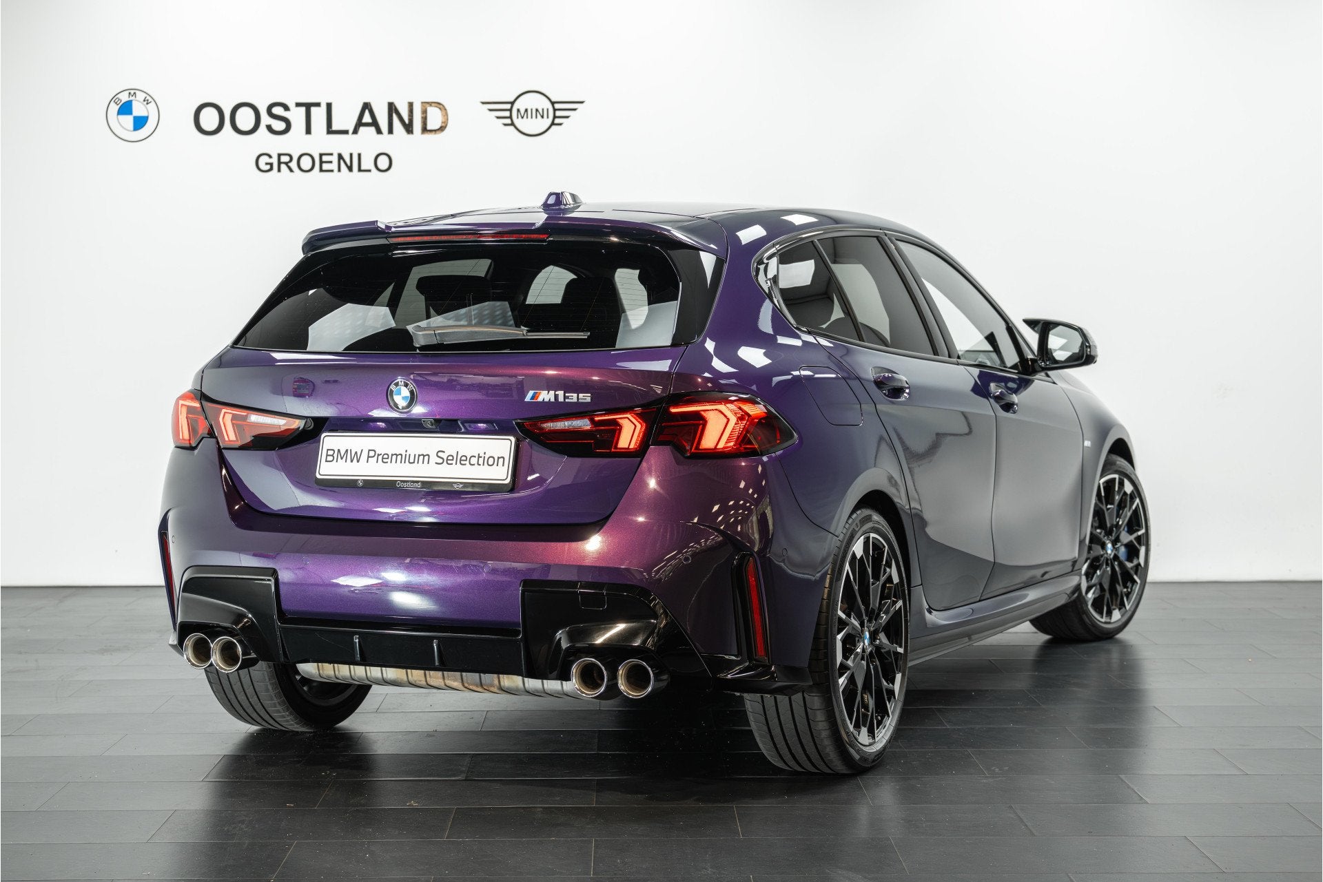 BMW 1 Serie M135 xDrive High Executive Automaat / Sportstoel, Auto's, BMW, 1525 kg, Gebruikt, Met garantie (alle), Bedrijf