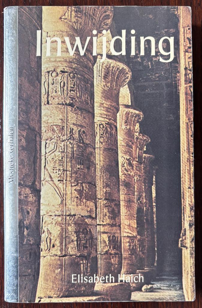 INWIJDING. door Elisabeth Haig.  Priesteres in Egypte., Boeken, Ophalen of Verzenden, Zo goed als nieuw, Overige onderwerpen, Achtergrond en Informatie