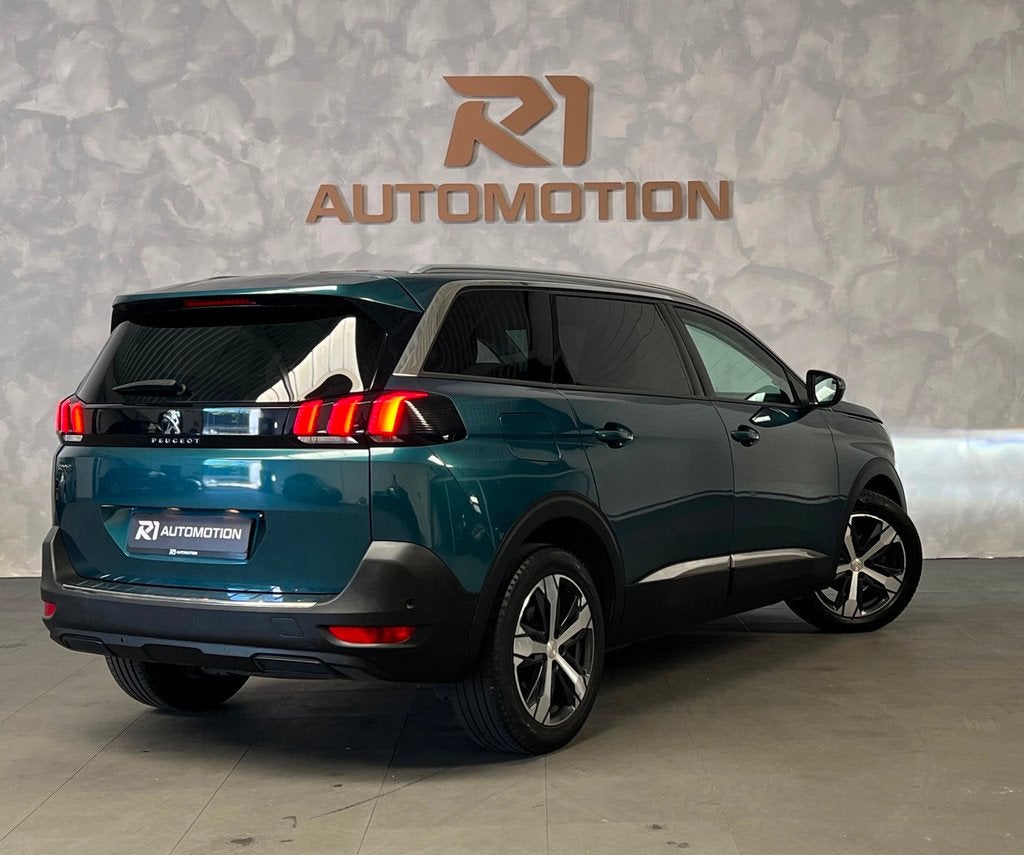 Peugeot 5008 1.2 PureTech Allure|SPORT|TREKHAAK|AUTOMAAT|PAR, Auto's, Peugeot, Gebruikt, 1199 cc, Leder en Stof, Bedrijf