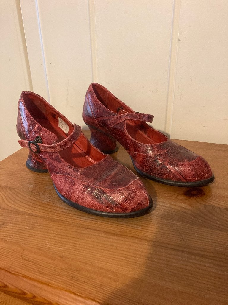 Rode pumps met aparte rode leren hak van Sacha, maat 39, Pumps, Verzenden, Zo goed als nieuw, Sacha