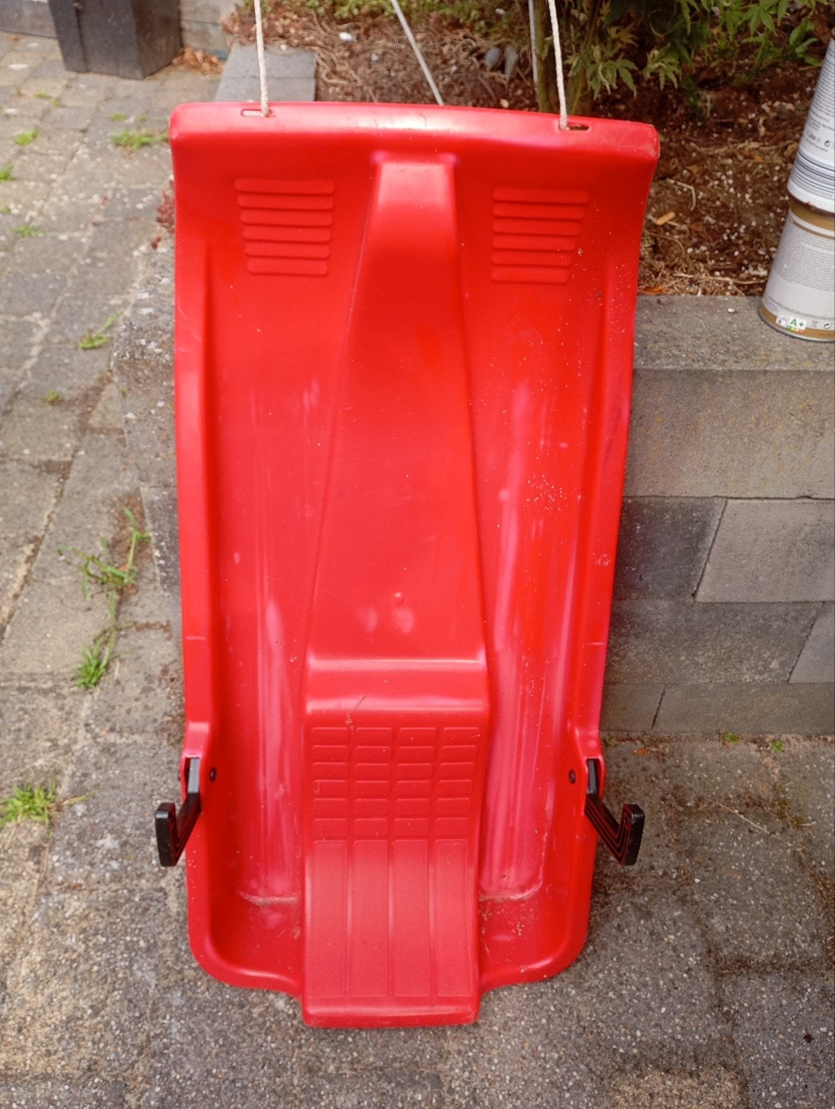 Rode slee met remmen en rugleuning, Ophalen of Verzenden, Rugleuning, Gebruikt, Kunststof