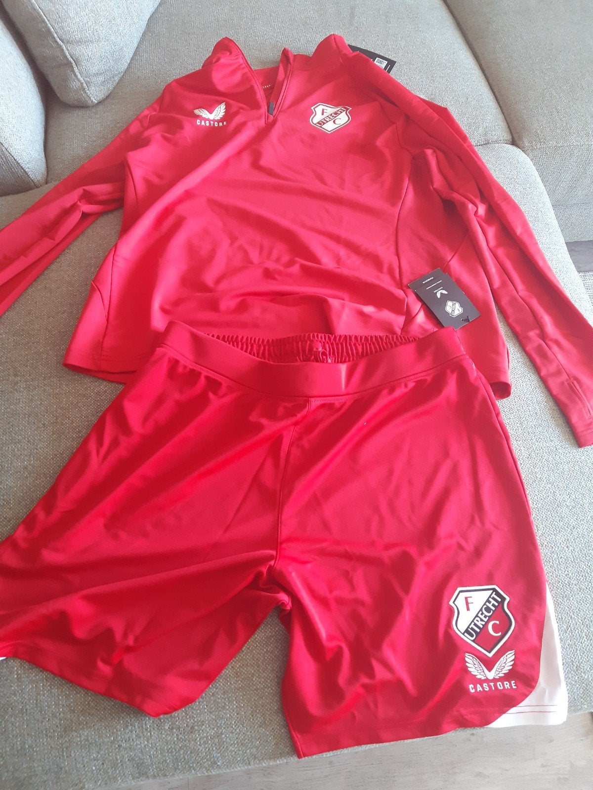 Fc Utrecht trainings tenue, Maat XL, Ophalen of Verzenden, Zo goed als nieuw, Shirt