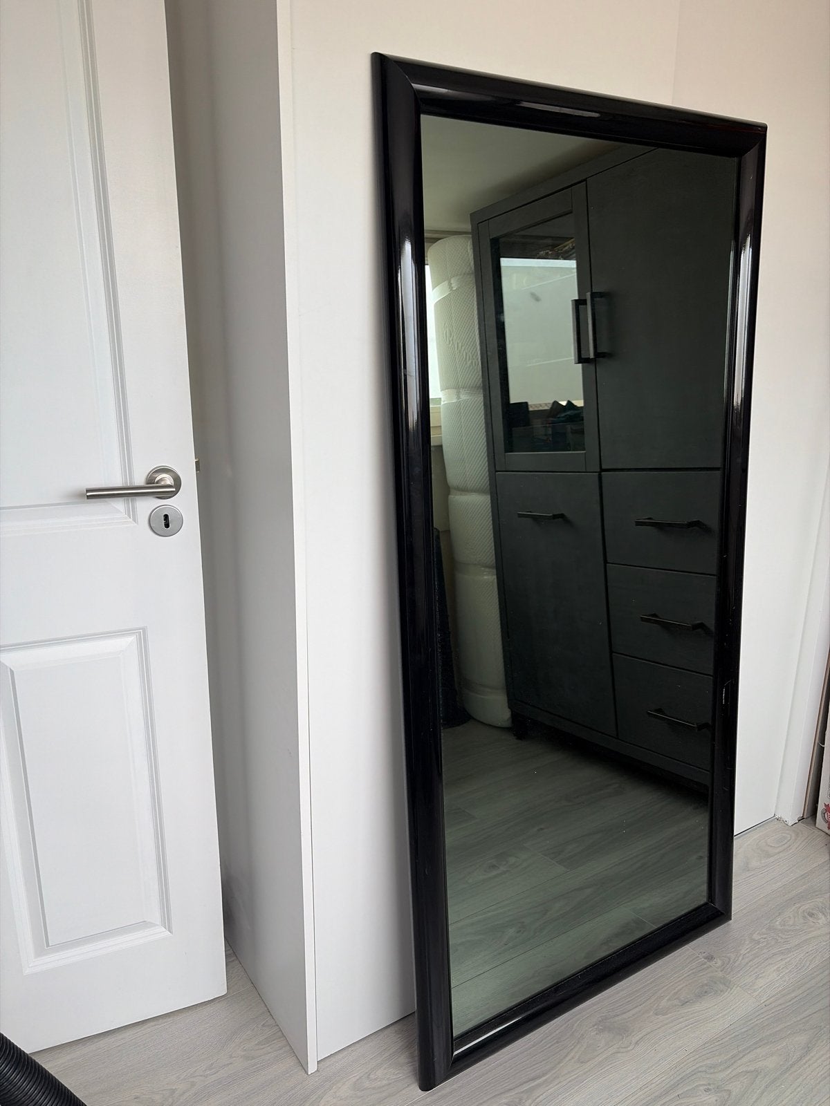 Grote zwarte spiegel met lijst, Huis en Inrichting, Woonaccessoires | Spiegels, Ophalen, Gebruikt, 75 tot 100 cm, 150 tot 200 cm
