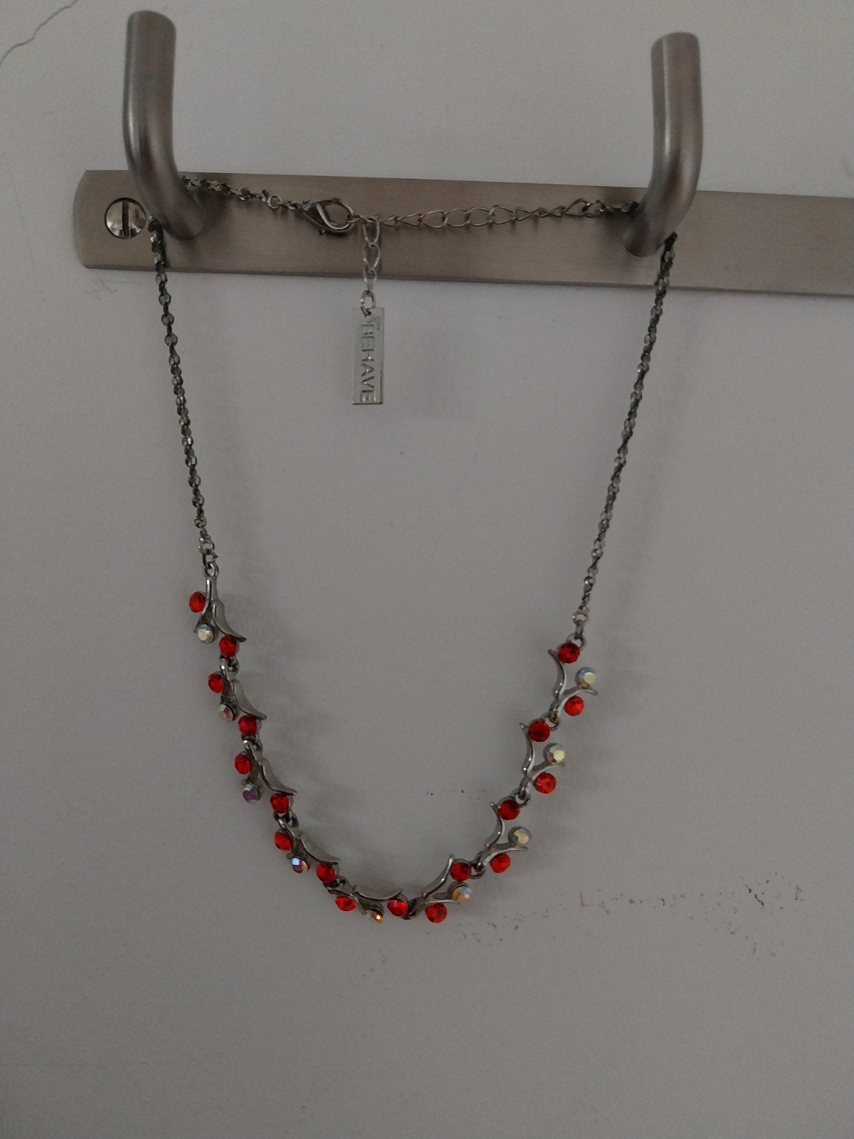Ketting, Behave, zilverkleurig met rood/witte steentjes, Ophalen of Verzenden, Gebruikt, Rood, Overige materialen
